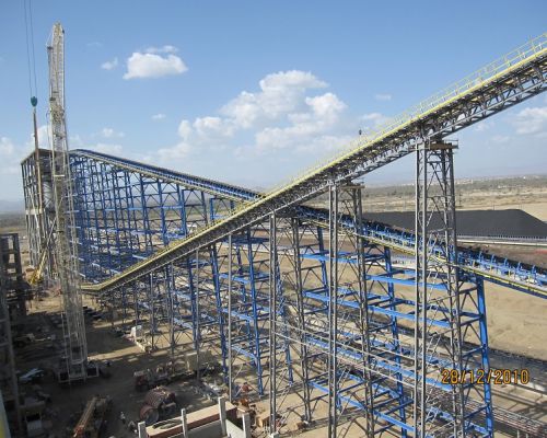 Aşağıya doğru daşıma kəməri konveyeri